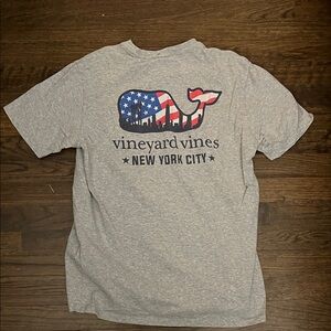 Vineyard Vines Gray T-Shirt with Flag Whale - New York City Skyline
